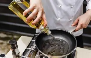 جلوگیری از پاشیدن روغن روی گاز با چند ترفند آسان