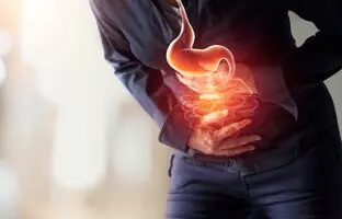 زخم معده؛ علل، علائم، تشخیص و درمان دارویی و خانگی زخم معده