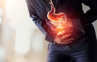 زخم معده؛ علل، علائم، تشخیص و درمان دارویی و خانگی زخم معده