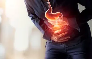 زخم معده؛ علل، علائم، تشخیص و درمان دارویی و خانگی زخم معده