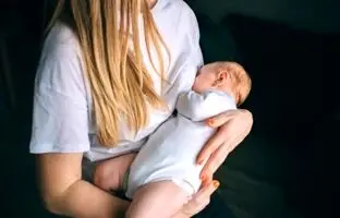 نحوه نگهداری شیر مادر در یخچال و فریزر و دمای اتاق