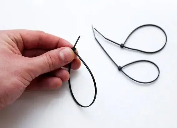 (ویدئو) یک راه آسان برای باز کردن بست کمربندی بدون برش زدن با چاقو