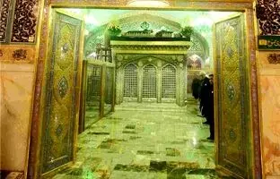 (ویدئو) لحظه رونمایی از درب طلای حرم امام رضا (ع)