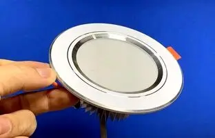 (ویدئو) یک روش ساده برای عوض کردن لامپ LED سقفی