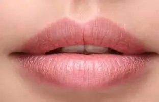 زیباسازی لب ها با چند ترفند خانگی عالی