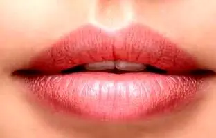 زیباسازی لب ها با چند ترفند خانگی عالی