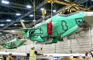 (ویدئو) آمریکایی ها چطور جنگنده F-35 و F-16 را در کارخانه تولید می کنند؟