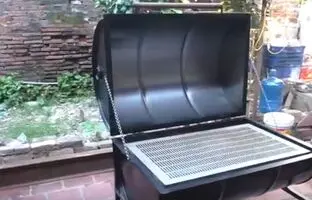 (ویدئو) بشکه فلزی را به منقل حرفه ای تبدیل کنید!