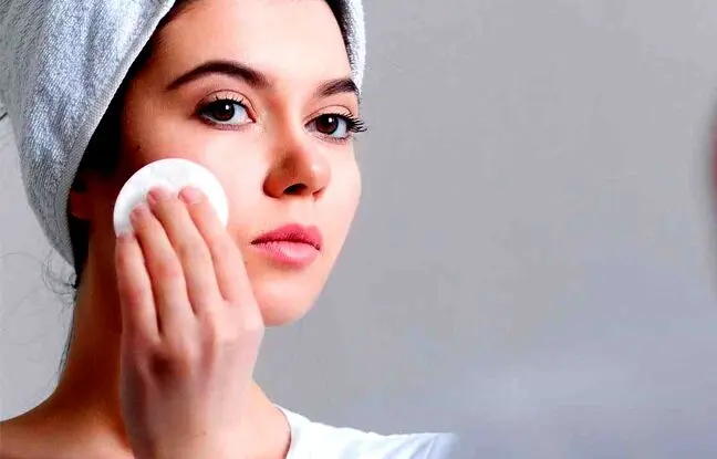 راهنمای پاک کردن اصولی آرایش صورت + پاک کننده‌های طبیعی