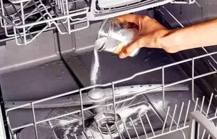 2 روش ارزان برای جرم گیری ماشین ظرفشویی در خانه