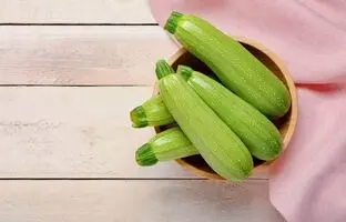(ویدئو) فقط با 4عدد کدو سبز این غذای متفاوت و خوشمزه رو درست کن