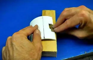 (ویدئو) نحوه ساخت آسان یک پایه موبایل کاربردی با استفاده از لوله پی وی سی