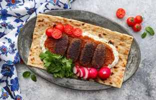 (ویدئو) طرز تهیه ناز لقمه؛ یک نهار معرکه برای عاشقان شامی کباب