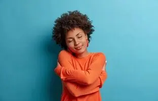 چه طور خودمان را بپذیریم و با بدن خود آشتی کنیم؟