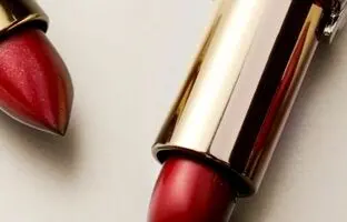 این رنگ رژ لب‌ها با هر رنگ لباسی ست می‌شوند