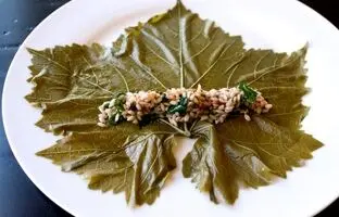 (ویدئو) یک ترفند ساده و سریع: آسانترین راه پیچیدن دلمه برگ مو
