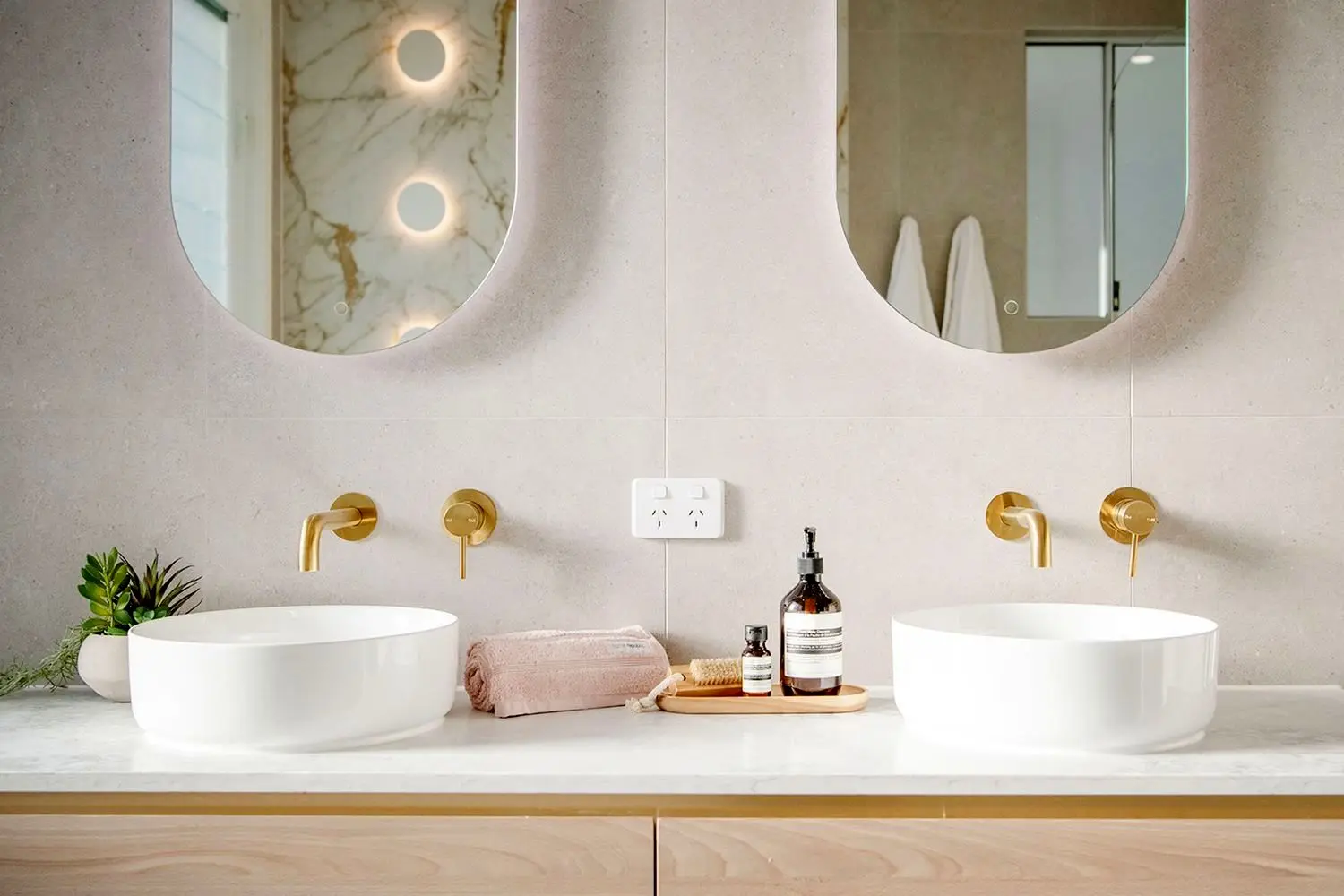 8 وسیله حمام که باید فورا دور بیندازید!