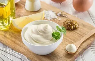 طرز تهیه سس مایونز بدون تخم مرغ؛ خونگی و فوری