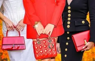 کیف قرمز رو با چه رنگ لباسی ست کنم؟