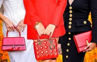 کیف قرمز رو با چه رنگ لباسی ست کنم؟