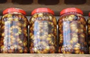 (ویدئو) یک روش خلاقانه برای درست کردن ترشی سیر بدون بو در خانه