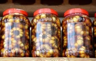 (ویدئو) یک روش خلاقانه برای درست کردن ترشی سیر بدون بو در خانه