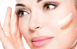 کرم ضدآفتاب رنگی و ضدآفتاب ساده چه فرقی با هم دارند؟ کدام بهتر است؟