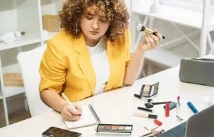 ترفندهای یک آرایش مناسب و سریع برای محل کار