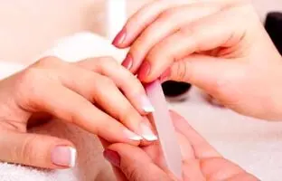 روشی ساده برای برداشتن و از بین بردن کاشت ناخن در خانه + آموزش