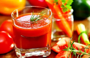 ۵ دلیل که چرا آب گوجه‌فرنگی برای سلامتی شما مفید است