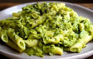 طرز تهیه پاستا با مرغ و سبزیجات به ساده‌ترین شکل!