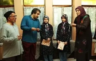 (ویدئو) سرگرمی جالب، جدید و هنرمندانه «نیکا» سریال پایتخت در سوئد