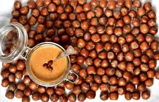 طرز تهیه کره فندق با 3 قلم مواد