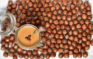 طرز تهیه کره فندق با 3 قلم مواد