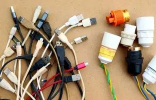 (ویدئو) روش های جدید برای استفاده از کابل های USB و سرپیچ لامپ قدیمی