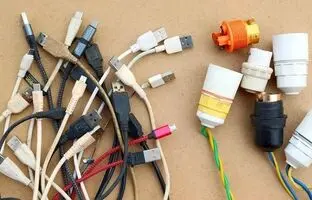(ویدئو) روش های جدید برای استفاده از کابل های USB و سرپیچ لامپ قدیمی