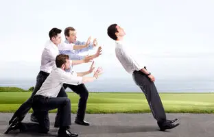 اگر این 8نشانه را دیدید سریع اعتماد نکنید