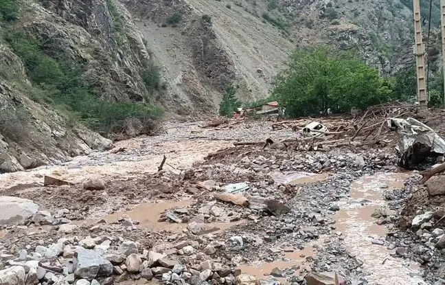 (ویدئو) تصاویر هوایی از وضعیت رستوران معروف جاده چالوس پس از سیل