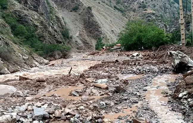 (ویدئو) تصاویر هوایی از وضعیت رستوران معروف جاده چالوس پس از سیل
