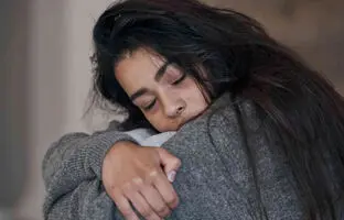 غلبه بر تاریکی درون: چگونه از نفرت نسبت به دیگران دست برداریم؟