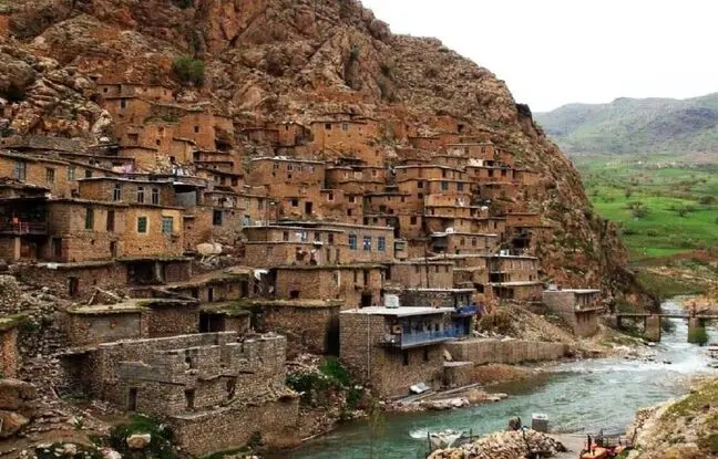 خانه های این روستاها در ایران سنگی است