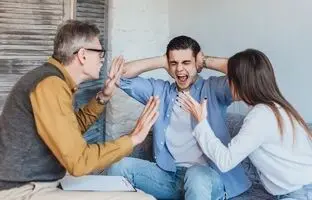 جملاتی که اعتماد به نفس و عزت نفس فرزندتان را خدشه‌دار می‌کنند