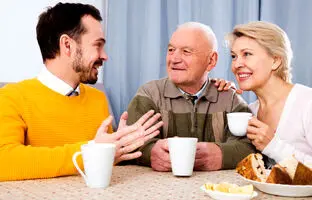 برای داشتن رابطه خوب با فرزندان بزرگسال خود، با این ۶ رفتار خداحافظی کنید