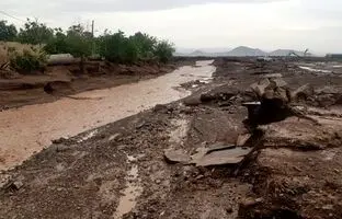 (ویدئو) سیل وحشتناک در پل راه آهن تبریز به تهران