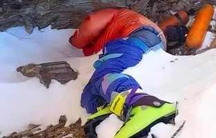 (ویدئو) جسد کوهنوردان اورست با آب‌شدن یخ‌ها ظاهر شد