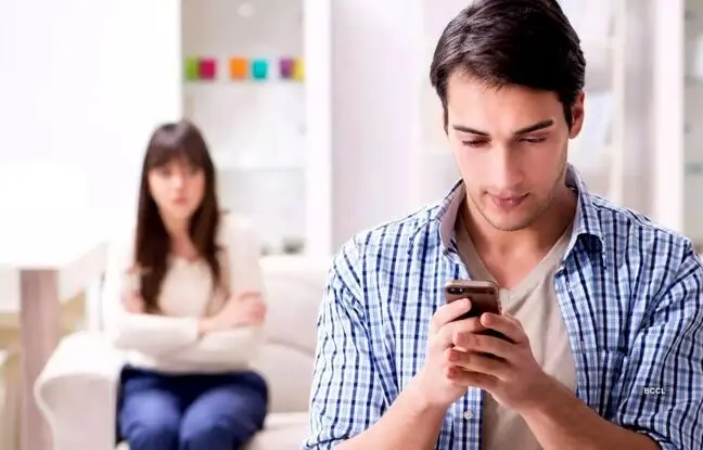 خرده-‌خیانت‌های اینترنتی و آموزش روش‌های جاسوسی: روان‌شناسان چه نظری دارند؟