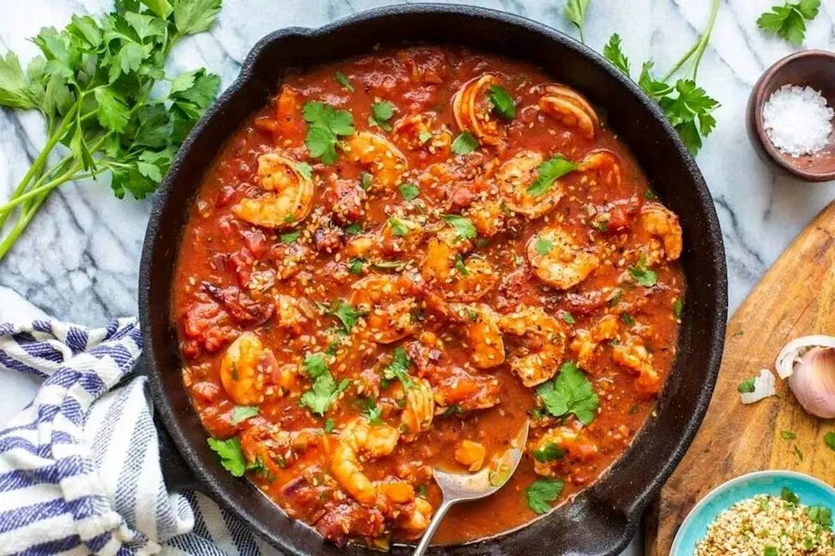 طرز تهیه خوراک میگو با سس گوجه تند