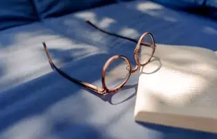 ۱۰ مورد از بهترین کتاب ها برای مقابله با افسردگی