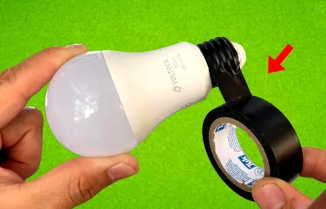 (ویدئو) یک روش آسان برای تعمیر کردن لامپ LED با چسب برق!