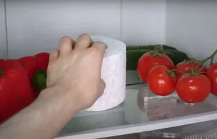 تازه نگه داشتن مواد غذایی یخچال با رول دستمال توالت
